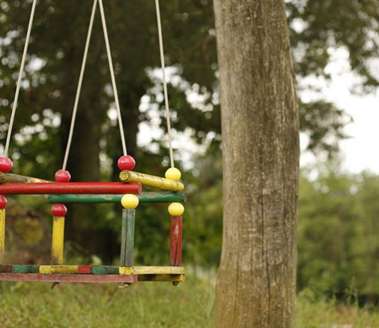 Jak urządzić bezpieczny plac zabaw dla dzieci w ogrodzie? Jak urządzić bezpieczny plac zabaw dla dzieci w ogrodzie?
