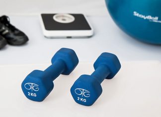 Trening w domu? Zainwestuj w ciężarki do ćwiczeń Trening w domu? Zainwestuj w ciężarki do ćwiczeń