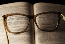 Komu pasują oprawki transparentne? Komu pasują oprawki transparentne?