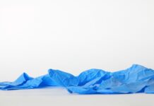 Jak przyczepić rękawiczki do kurtki?