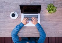 Jak się pisze słowo piżama party? Jak się pisze słowo piżama party?