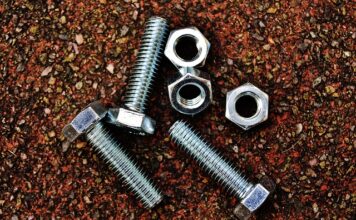 Gdzie naszyć naszywki na mundur wojskowy?