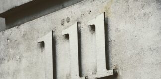 Co oznacza numer na kopercie zegarka?