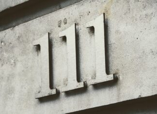 Co oznacza numer na kopercie zegarka?