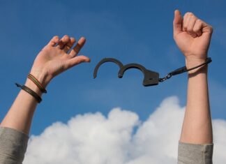 Jakich kajdanek używa polska policja? Jakich kajdanek używa polska policja?