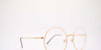 Jaki kształt okularów wyszczupla twarz?
