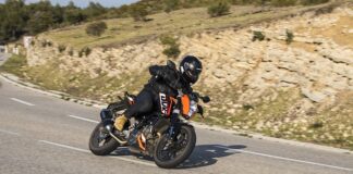 Jak zmierzyć obwód głowy na perukę?