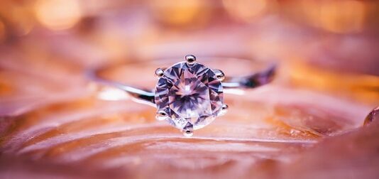 Czy nosicie pierścionek zaręczynowy?