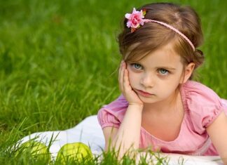 Jak nosić opaskę sportowa na włosy?